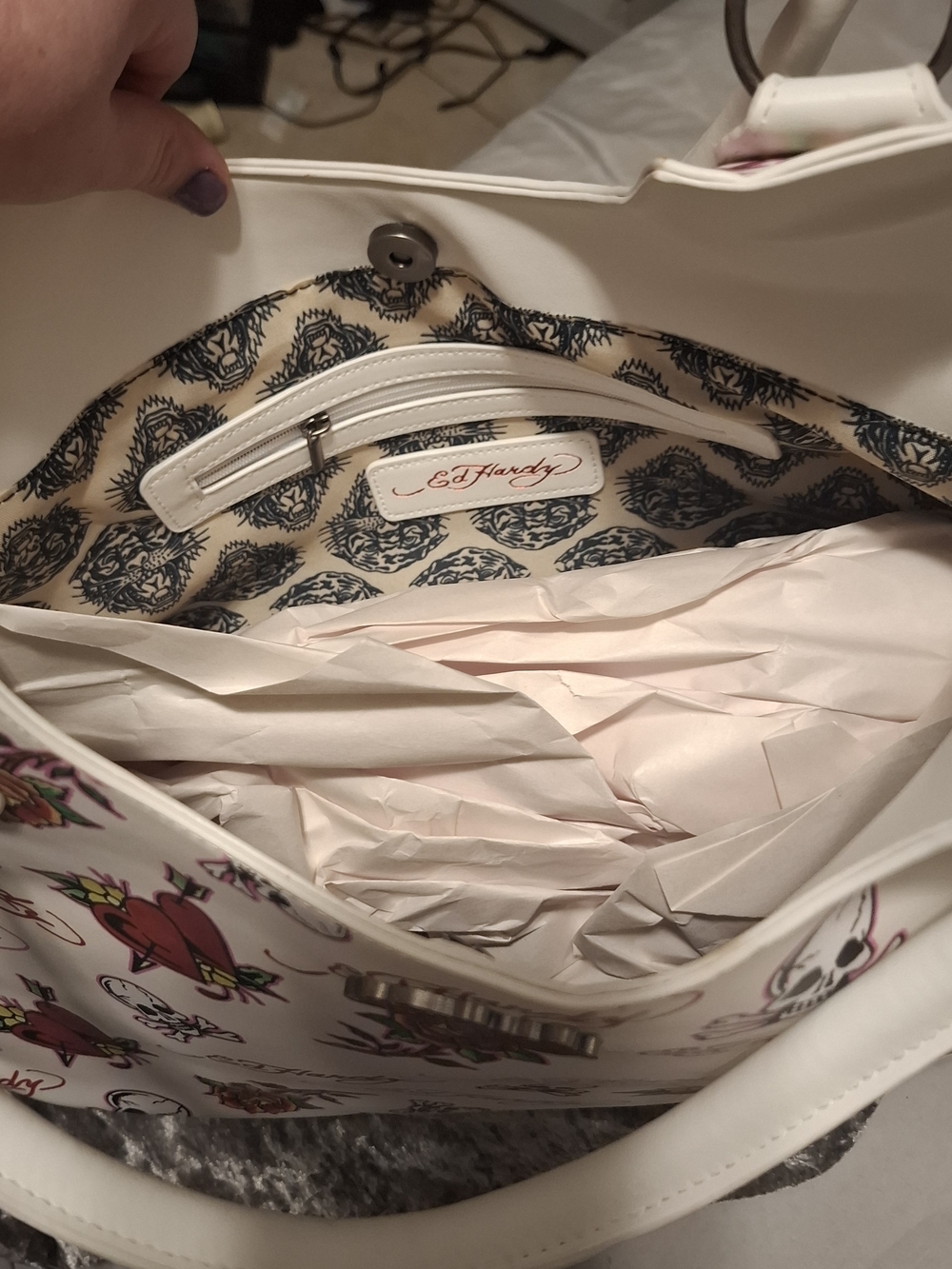 Ed Hardy White Tote with Red Heart & Pink Skull Print - Picture 8 of 12